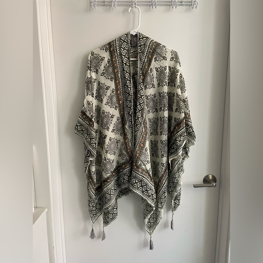 Vince Camuto shawl